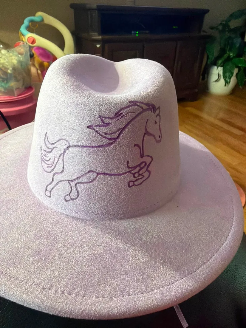Running horse hand-burned on a suede hat